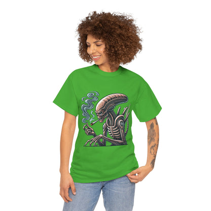 Alien Smoking Graphic Tee — Retro Sci‑Fi Xenomorph Illustration