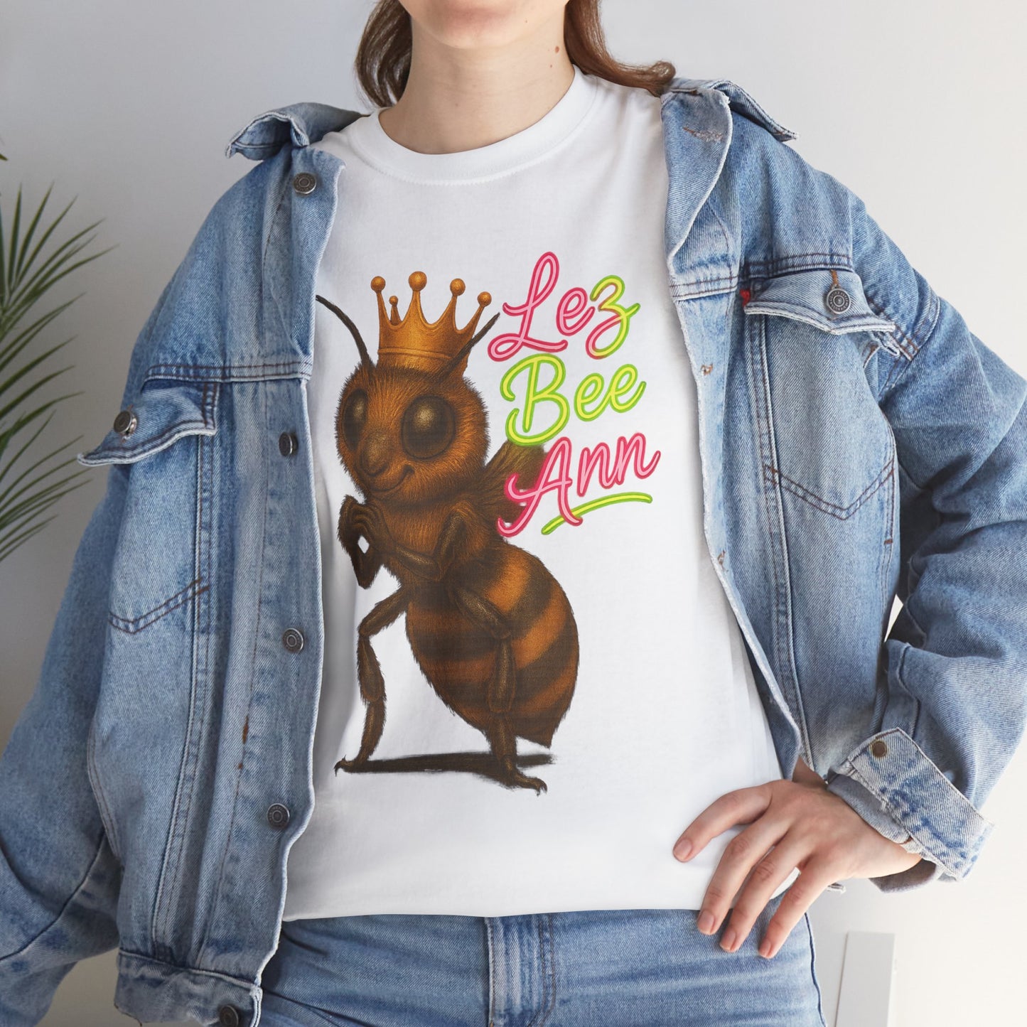 Lez Bee Ann – Funny Queen Bee LGBTQ+ T-Shirt