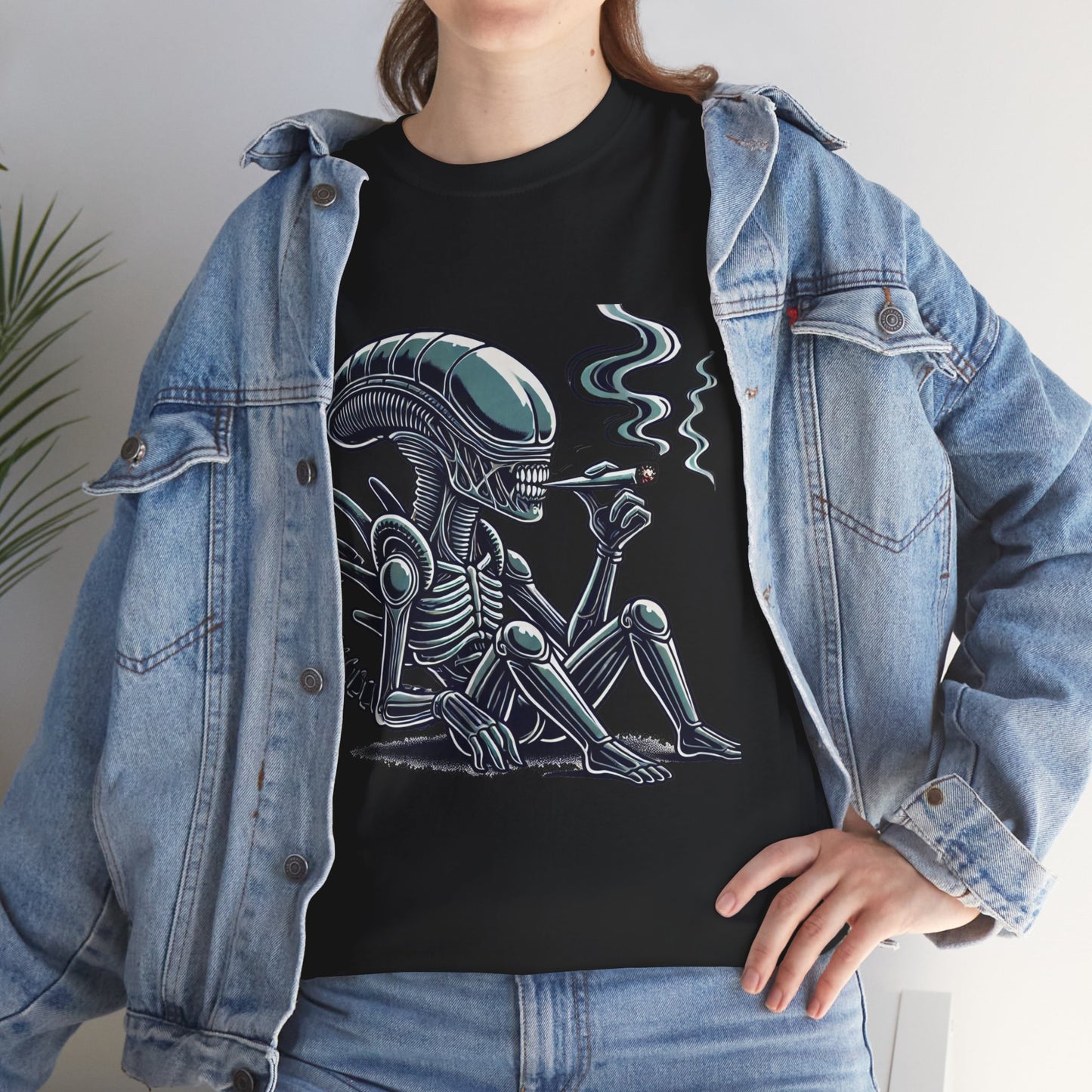 Alien Smoking Graphic Tee — Retro Sci‑Fi Xenomorph T-Shirt