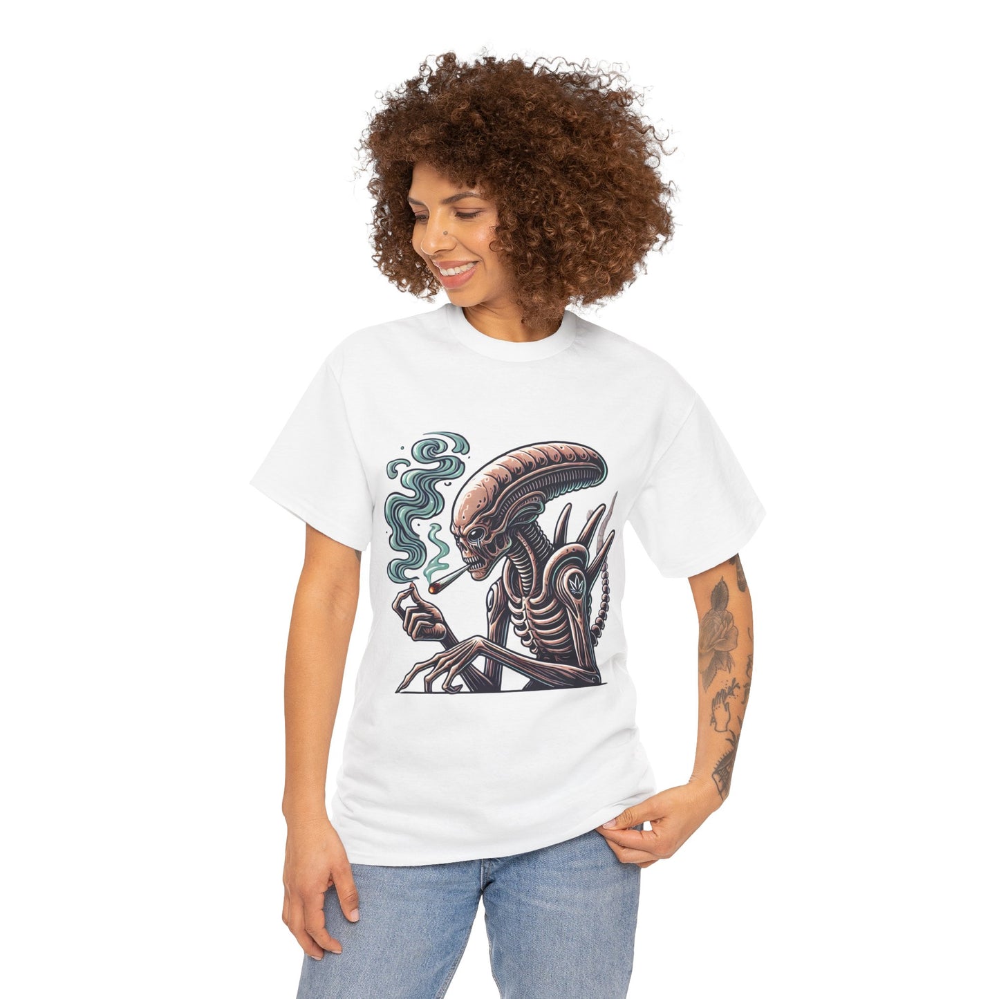 Alien Smoking Graphic Tee — Retro Sci‑Fi Xenomorph Illustration