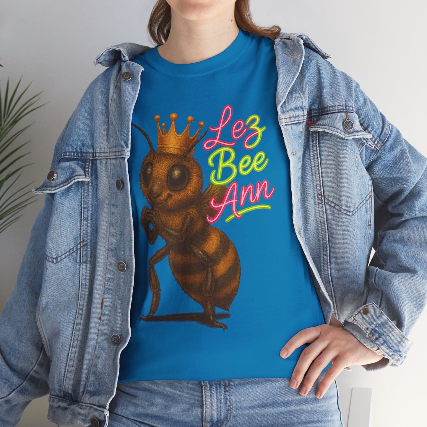 Lez Bee Ann – Funny Queen Bee LGBTQ+ T-Shirt
